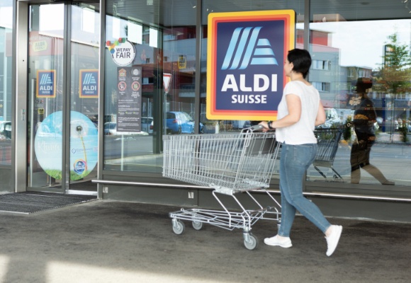 Fino al 30%: ALDI SUISSE abbassa i prezzi dello spumante e del pesce fresco