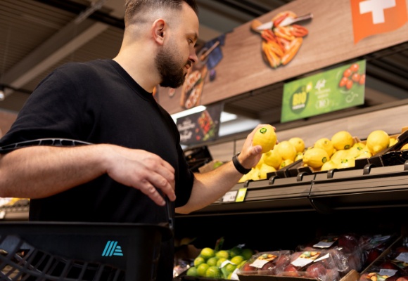 Fino al 37%: ALDI SUISSE abbassa in modo permanente i prezzi di frutta e verdura