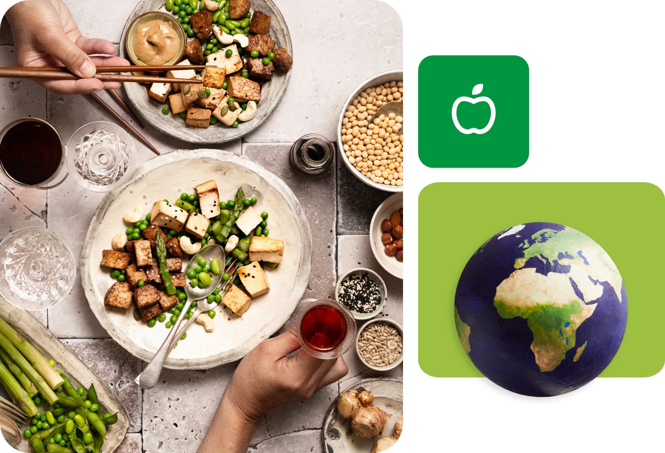 Tischszene mit veganem Gericht und Schälchen mit Nüssen und Kernen.