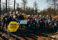 Prostovoljci, ki so sadili medovita drevesa