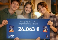 dijaki z bonom v rokah