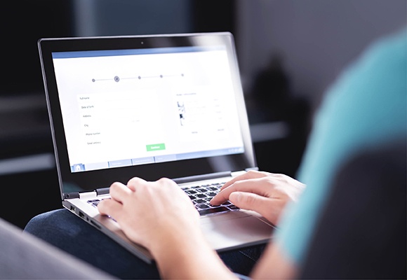 Online kapcsolatfelvétel