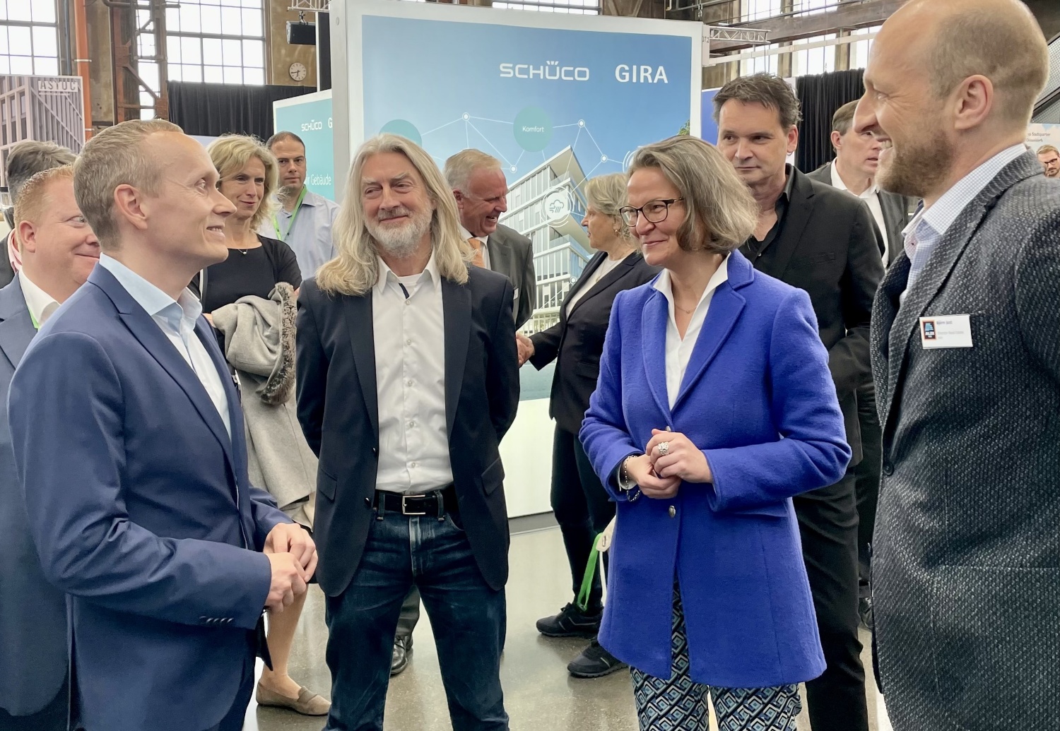 Ina Scharrenbach besucht ALDI SÜD Stand auf der Polis Convention 2023