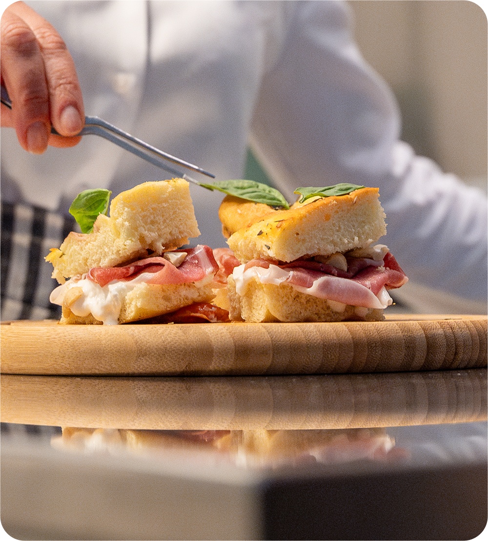 Quadrotti di focaccia pugliese