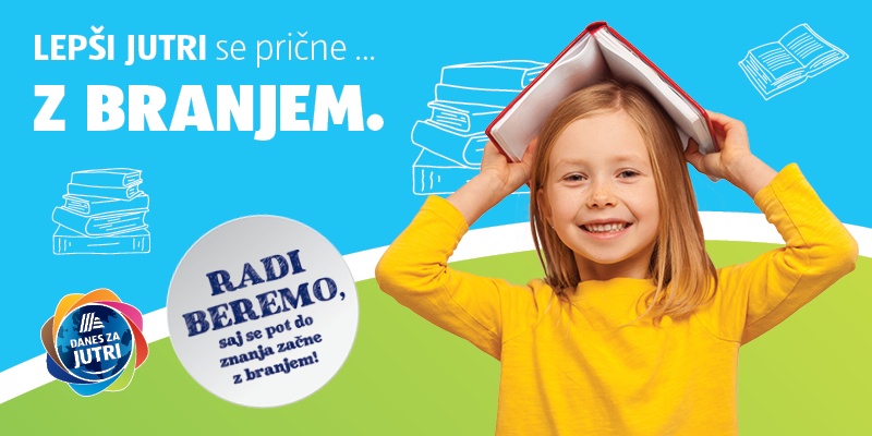 Punčka s knjigo na glavi