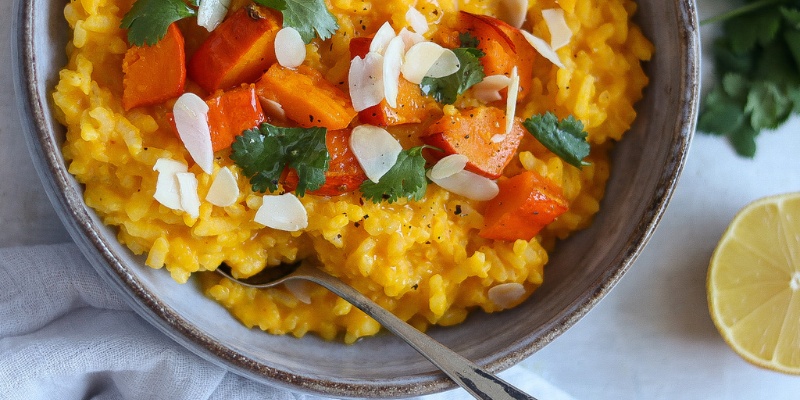 Riž s kurkumo in zelenjavo