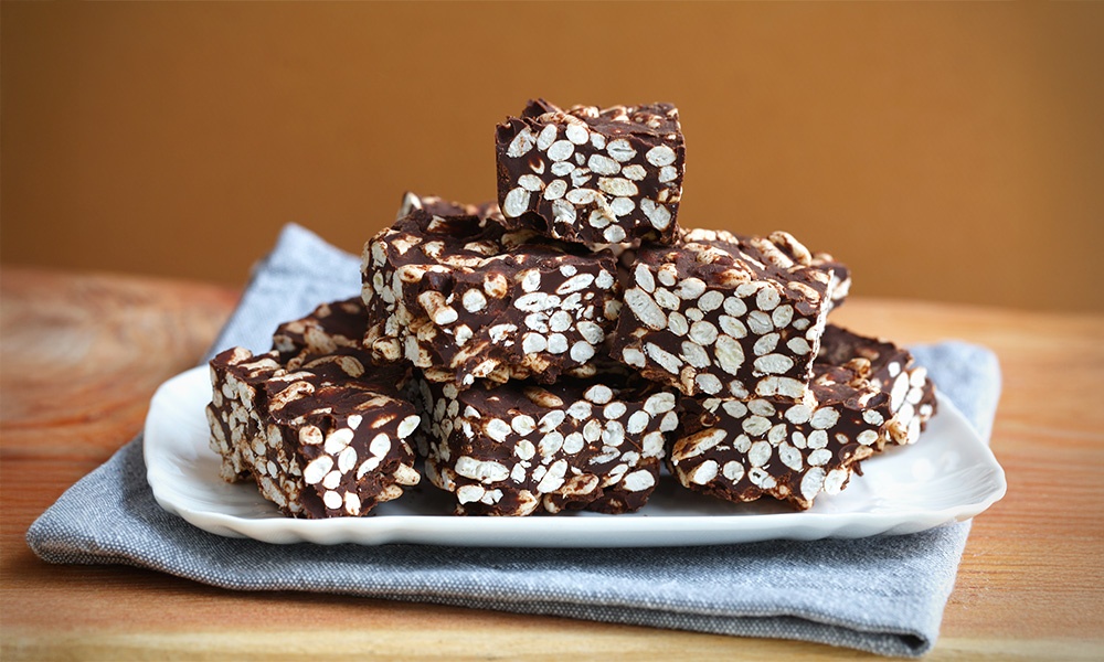 Barrette di cioccolato e riso con uova di Pasqua