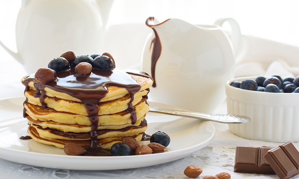 Topping al cioccolato con uova di Pasqua