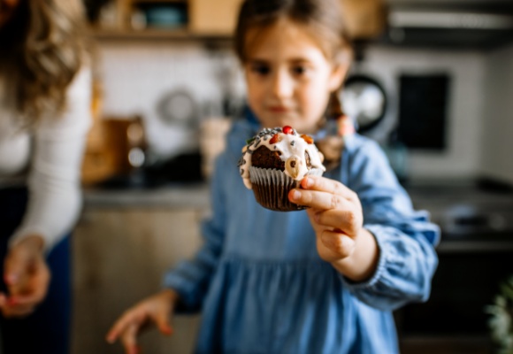 Kuchen und Kekse dekorieren