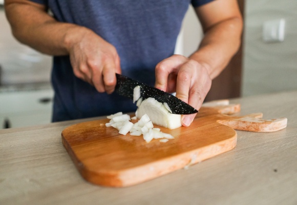 Zwiebeln schneiden