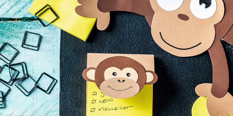 Notizblöcke mit einem süßen Affengesicht