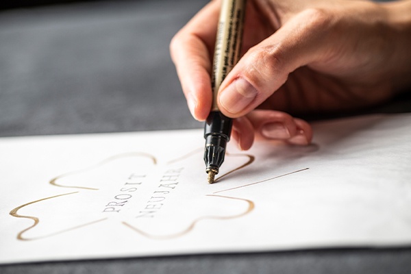 Papiertüte nach Belieben beschriften