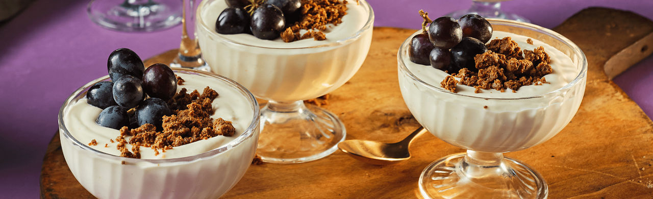 witte chocolademousse notencrumble fruit 