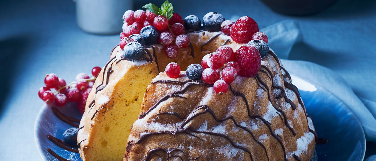 Feestelijke tulband met rood fruit en chocolade van ALDI
