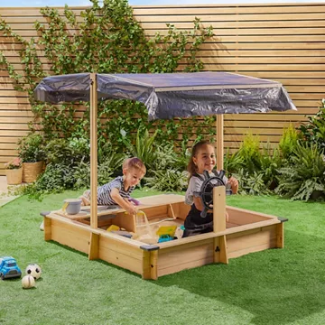 Sandkasten mit Dach