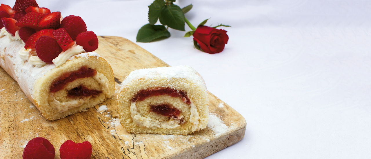 Cakerol met aardbeien en frambozen van ALDI