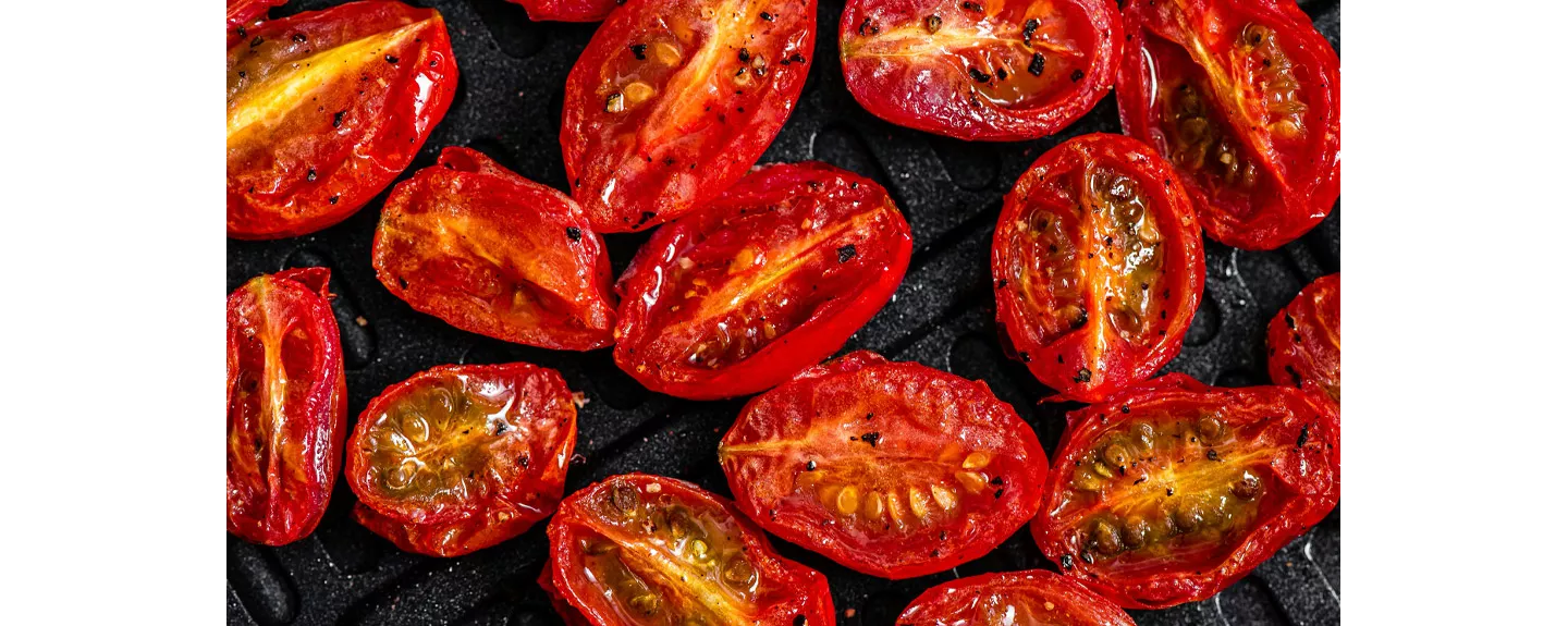 Tomates secos pequeños como ingrediente de la vinagreta italiana