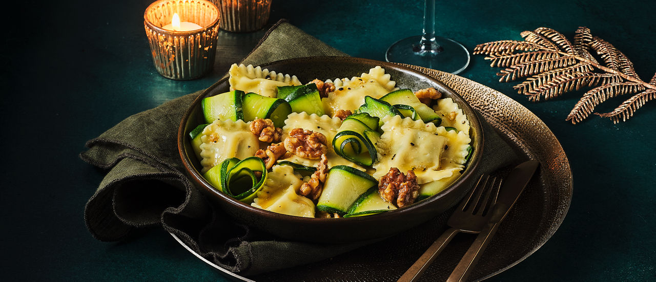 Ravioli met courgettelinten, walnoten en een botersausje bij ALDI