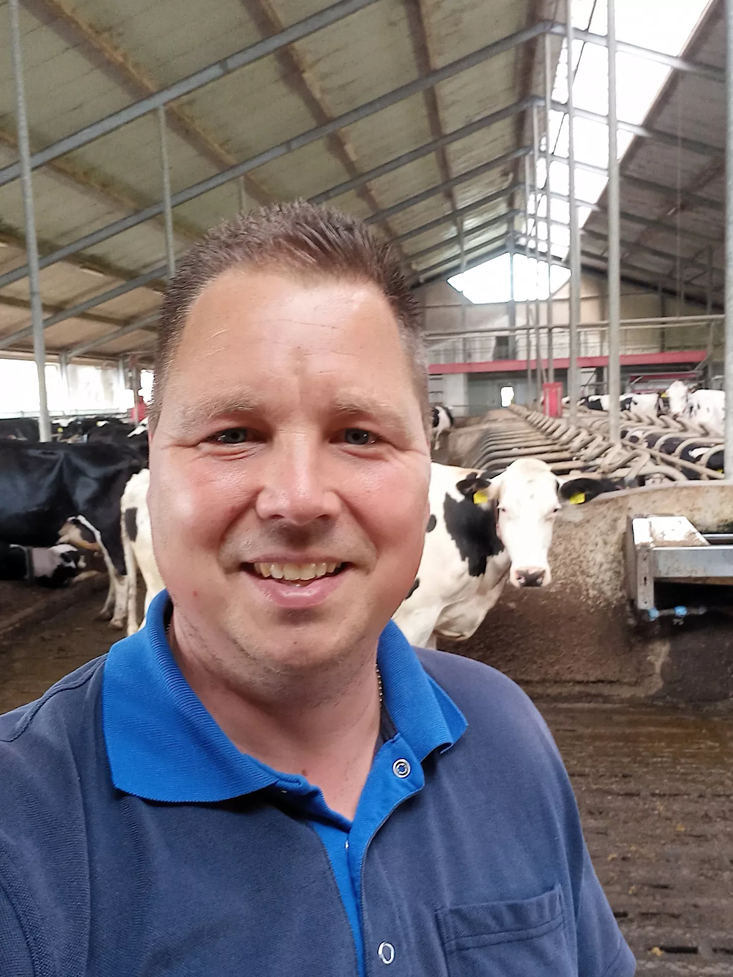 Melkveehouder Jan Vlooswijk uit het Utrechtse Benschop met zijn koeien die melk leveren aan ALDI