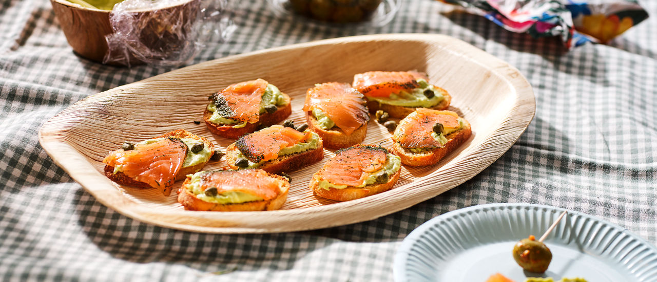 Krokante crostini’s met avocadospread en gravad lachs 
