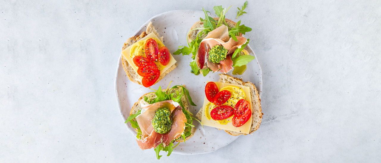 Twee soorten mini sandwiches voor op de brunchtafel bij ALDI