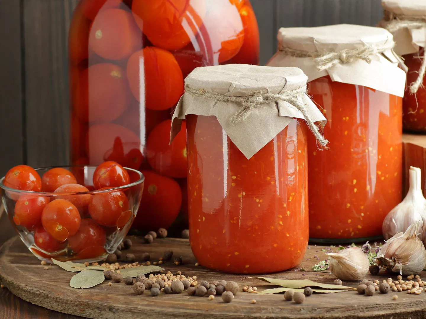 Diferentes tipos de tomate en conserva