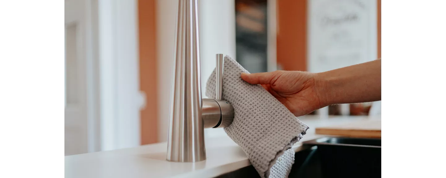 Eliminar la cal del grifo o ducha como uso del vinagre de limpieza
