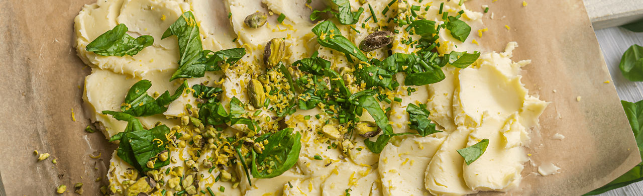 Boterplank (butter board) met pistache, kruiden en citroen - ALDI Supermarkten