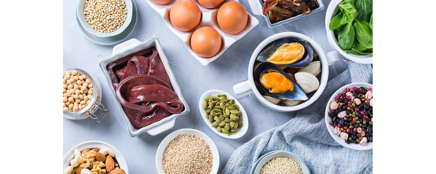 Platos con marisco, huevos y pescados que contienen hierro recomendado durante la regla