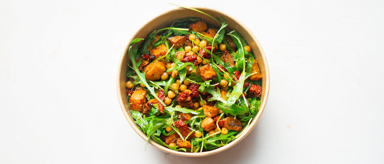Salade met zoete aardappel en kikkererwten