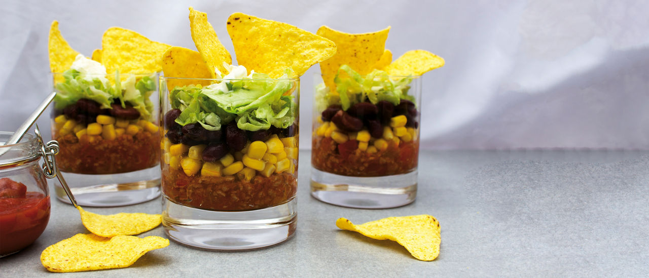 Gevulde glaasjes met gehakt, mais, bonen en nacho's van ALDI