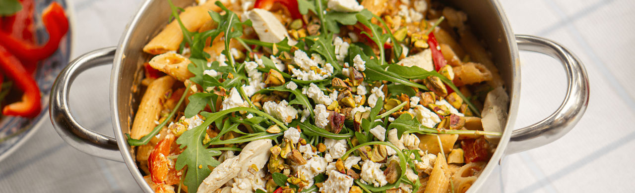 1 pan pasta met kip, paprika en feta 