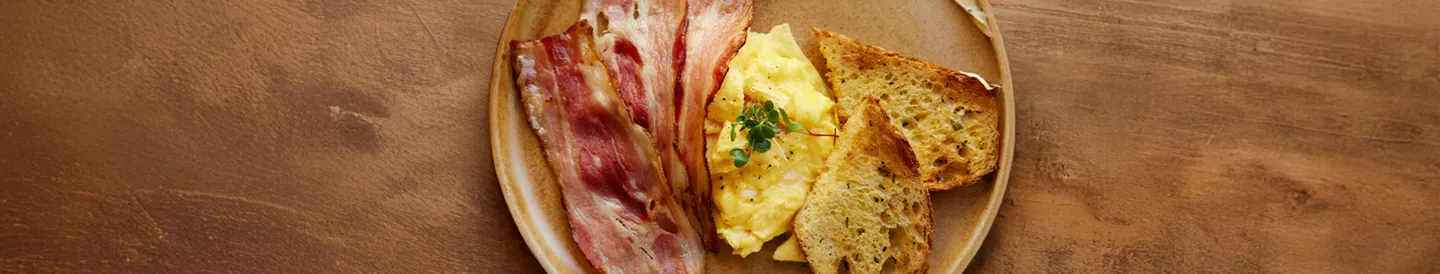 Plato de bacon crujiente
