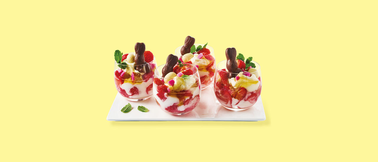 Paastrifle met aardbeien en slagroom bij ALDI