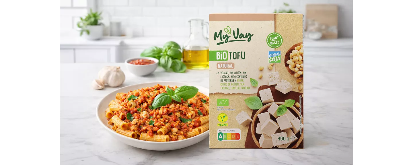 Pasta con salsa de tomate y tofu desmenuzado