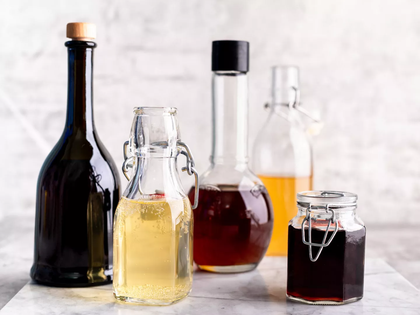Diferentes botellas cristal tipos vinagre