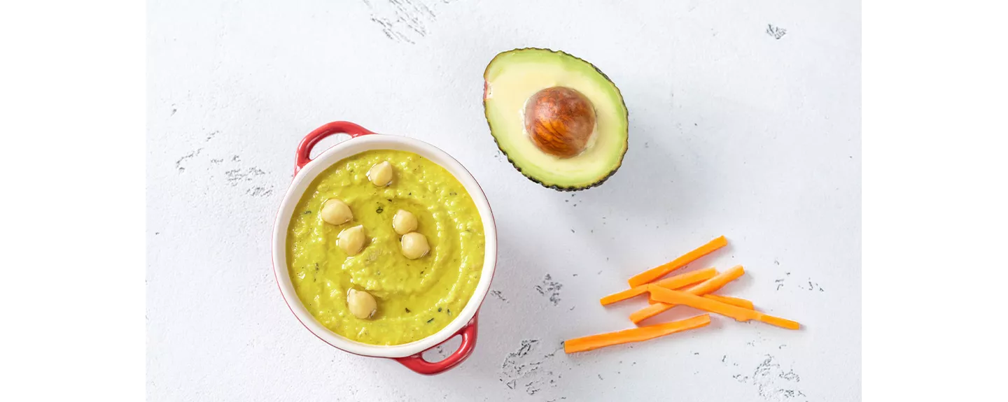 Hummus para acompañar las ensaladas para niños
