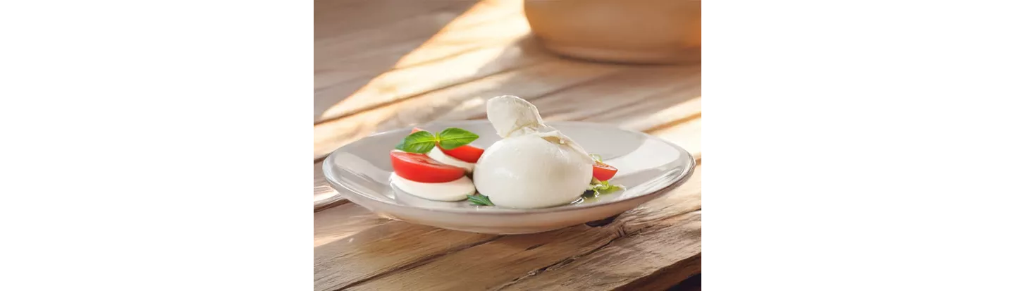 Ensalada caprese con mozzarella fresca y tomate