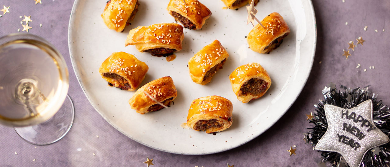 Thaise saucijzenbroodjes met chilisaus voor bij de borrel