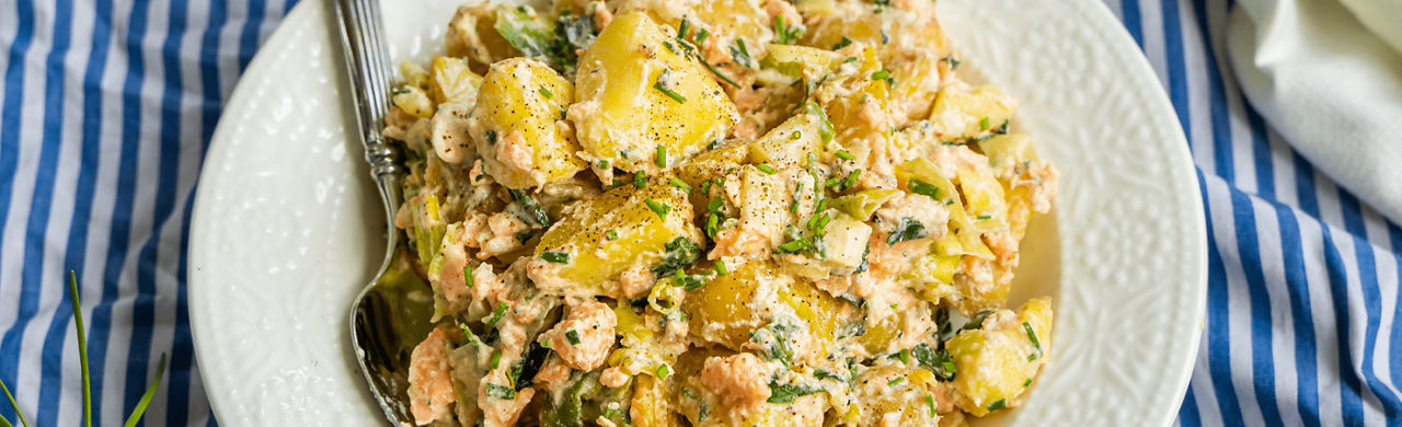 Lauwwarme preisalade met krieltjes en zalm 