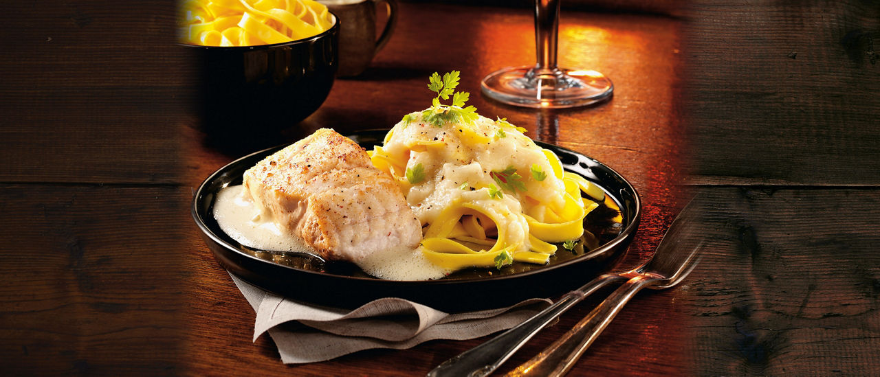 Kabeljauw met schuimige Steenbrugge-saus en tagliatelle met bloemkoolcrème van ALDI