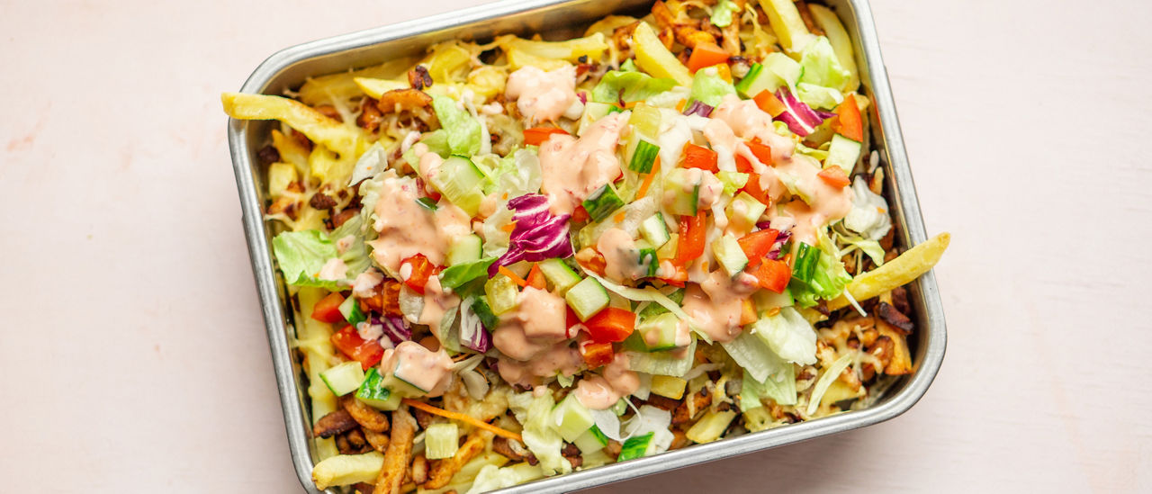Patatje kapsalon met shoarma en sambalyoghurt recept ALDI