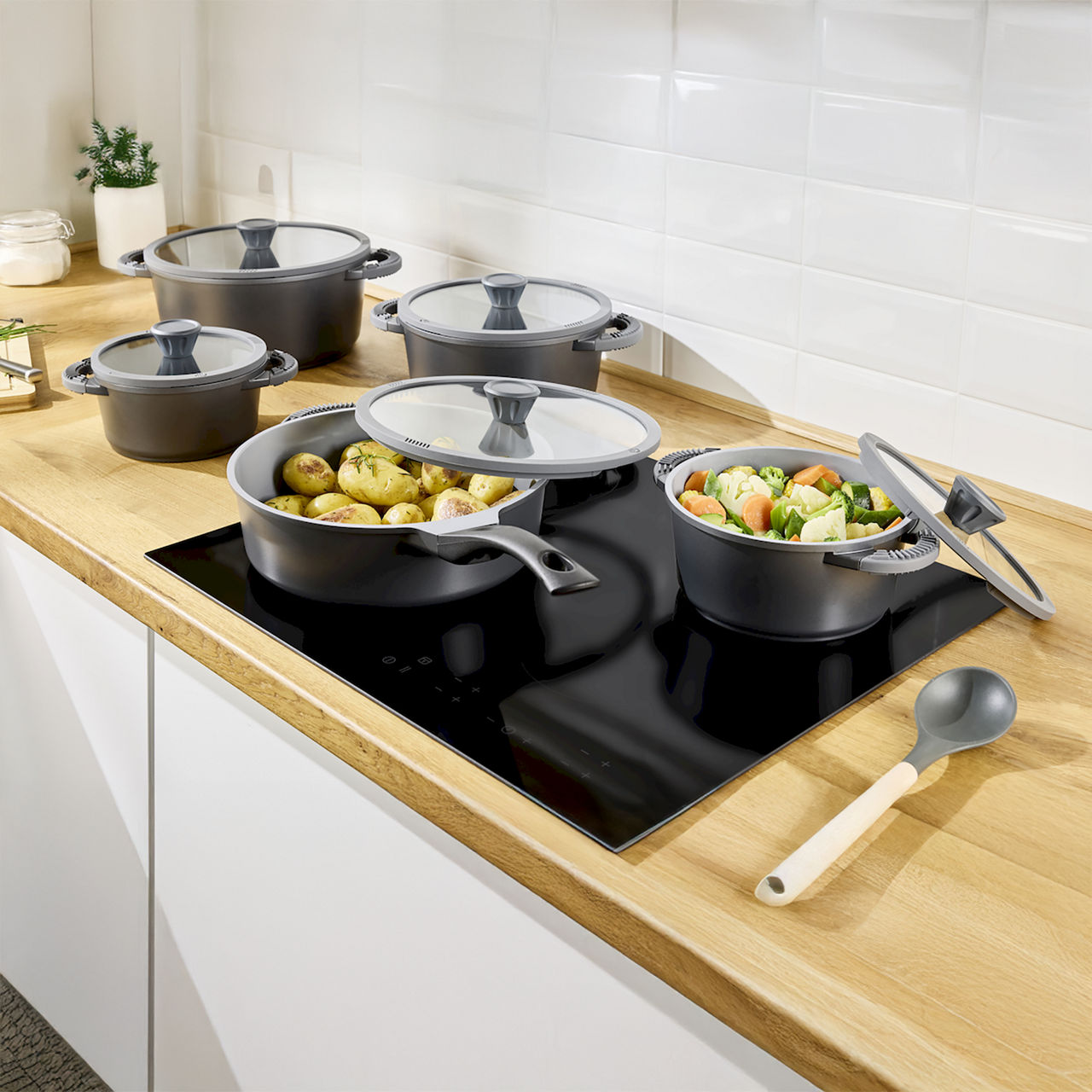 Garnek aluminiowy z pokrywką 28 cm