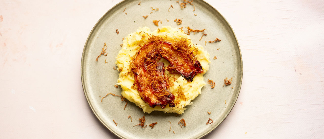 Speklapje met crispy zuurkool en aardappelpuree
