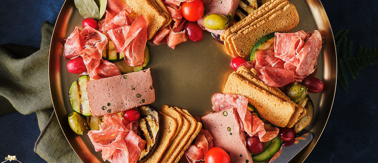 Borrelplank met Italiaanse en Franse vleeswaren bij ALDI
