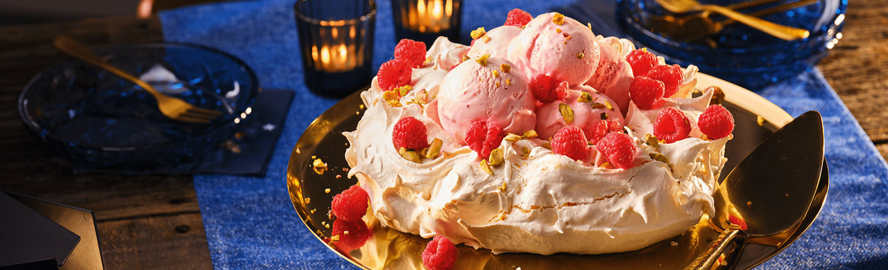Meringue-krans aardbeienijs frambozen pistache - ALDI Supermarkten
