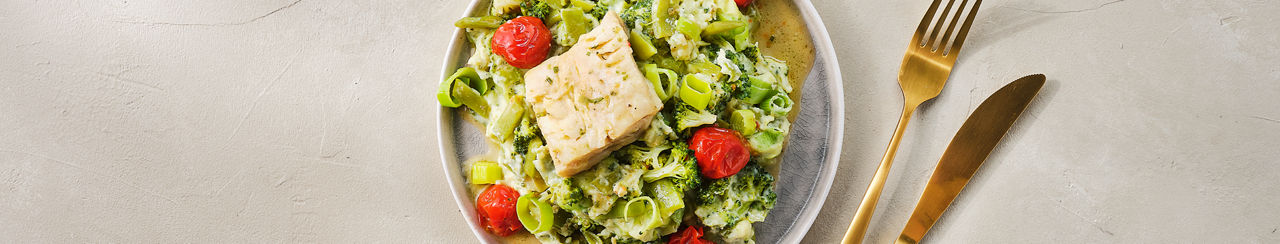 Stamppotje snijboontjes, broccoli en prei met gestoofde vis bij ALDI