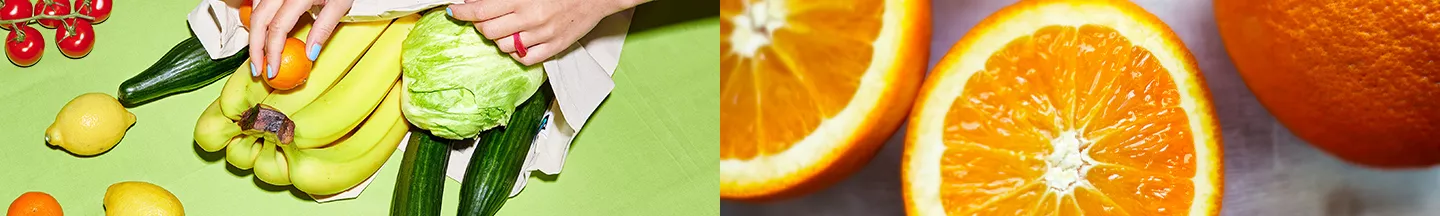 Rechts eine aufgeschnittene Orange von oben, links eine umgefallene Einkaufstasche aus der Obst und Gemüse purzelt.