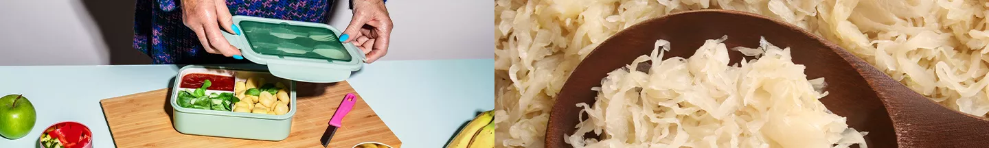 Person macht Meal Prep und Sauerkraut wird mit Holzlöffel genommen.