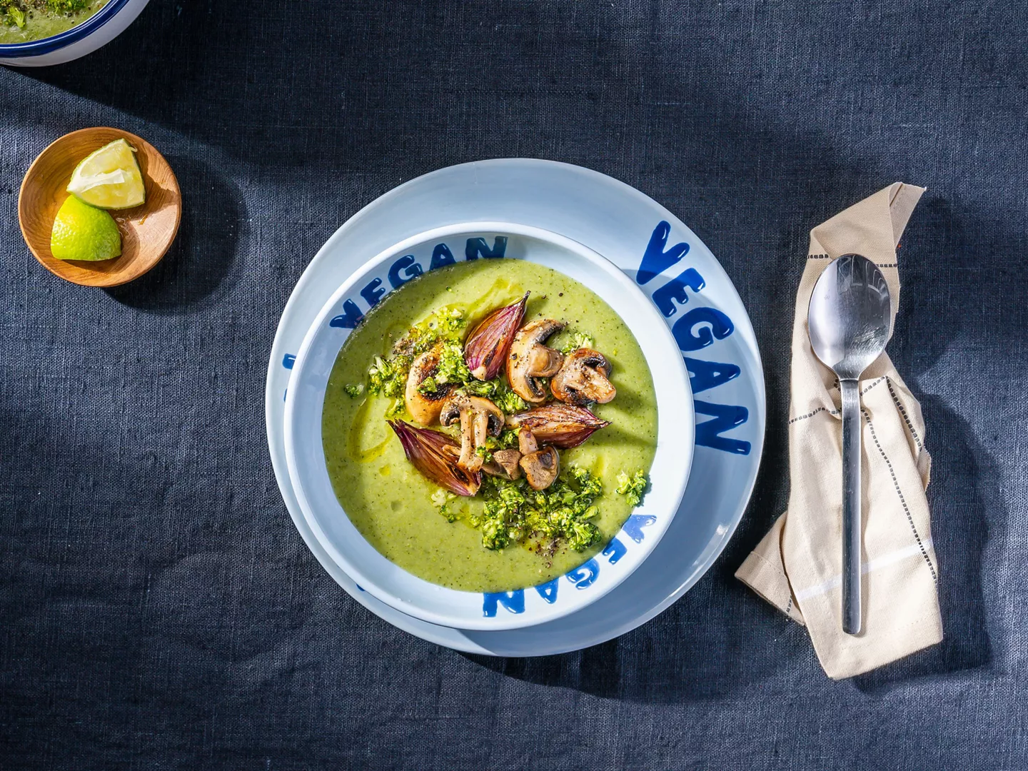 Suppenteller mit veganer Pilzsuppe